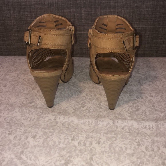 LAST CHANCE! Rue21 etc! Heels, Size L 8/9 - Picture 3 of 9